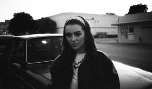 Adri Torrón entrega su nuevo tema "Monotonía" a sus fans