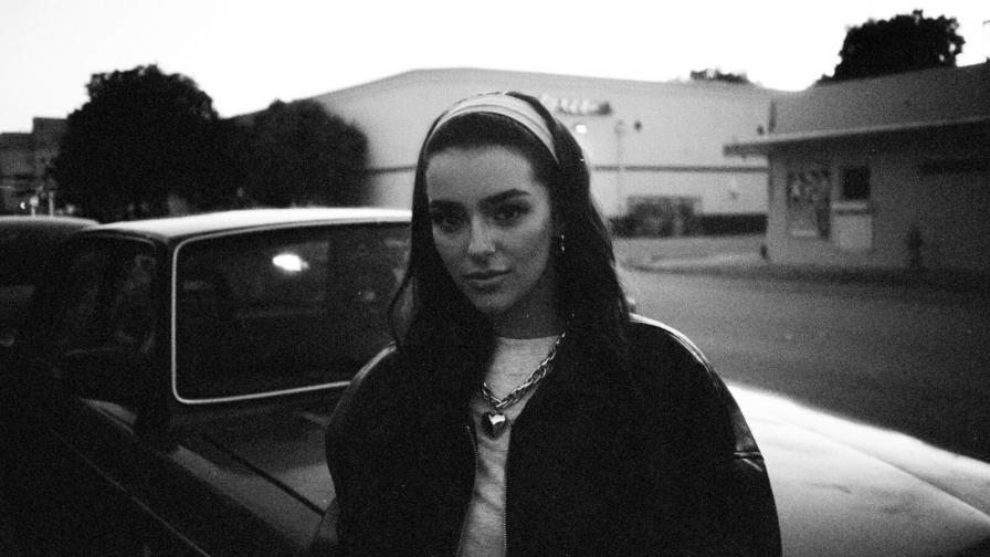 Adri Torrón entrega su nuevo tema "Monotonía" a sus fans Adri Torrón entrega su nuevo tema "Monotonía" a sus fans