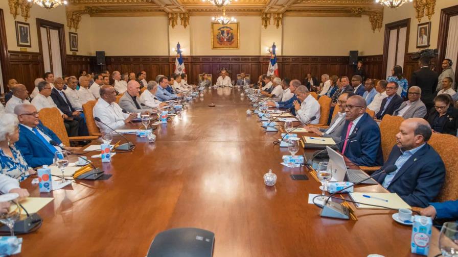Luis Abinader apuesta por figuras externas al PRM para puestos claves