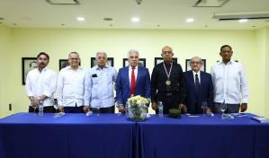 Jos&eacute; Francisco (Gala) Melgarejo de Le&oacute;n puso en circulaci&oacute;n su libro Bit&aacute;cora de Vuelo