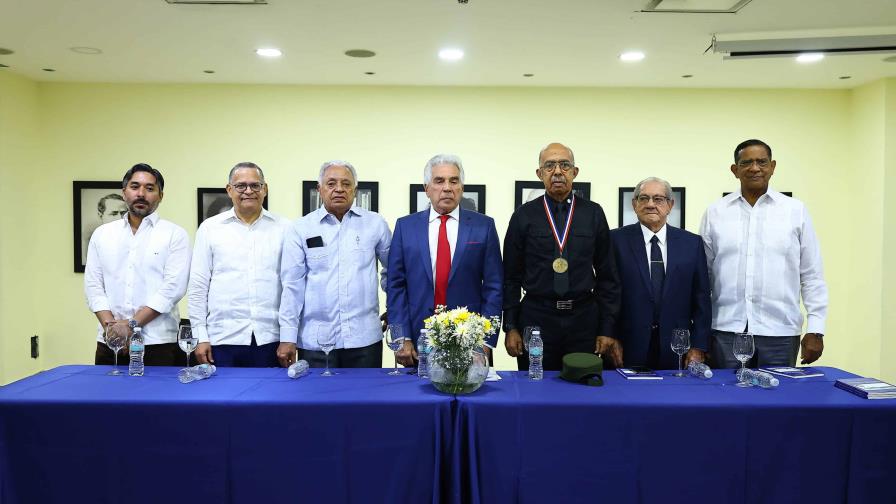 José Francisco (Gala) Melgarejo de León puso en circulación su libro Bitácora de Vuelo José Francisco (Gala) Melgarejo de León puso en circulación su libro Bitácora de Vuelo