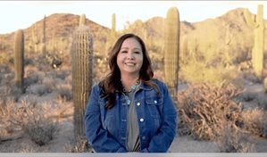 Congresista Adelita Grijalva denuncia que le rociaron gas en operativo del ICE en Arizona