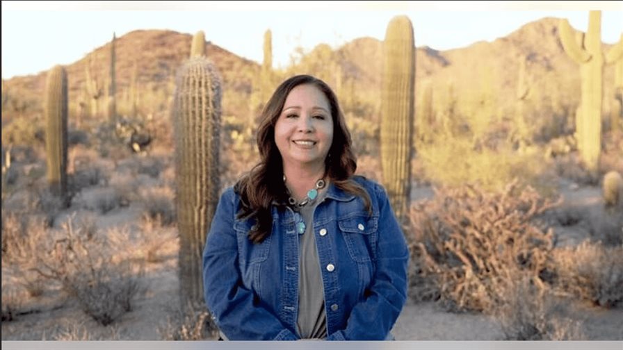 Congresista Adelita Grijalva denuncia que le rociaron gas en operativo del ICE en Arizona