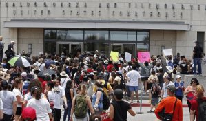 Gobierno de EE. UU. despide a 17 jueces migratorios de Nueva York y otros cinco estados