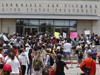 Gobierno de EE. UU. despide a 17 jueces migratorios