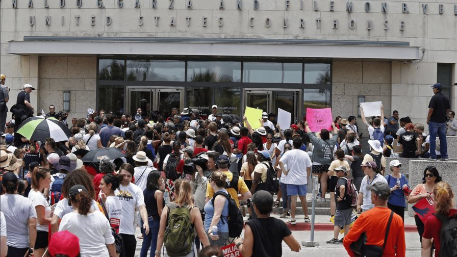 Gobierno de EE. UU. despide a 17 jueces migratorios de Nueva York y otros cinco estados
