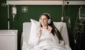 Musicoterapia, una aliada efectiva contra la ansiedad en sobrevivientes de cáncer