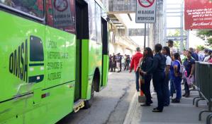 La odisea de salir de Villa Mella sin metro: usuarios sufren el cierre parcial de la línea 1