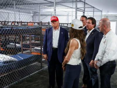 Demandan a Trump por limitar ayuda a migrantes en Alligator Alcatraz