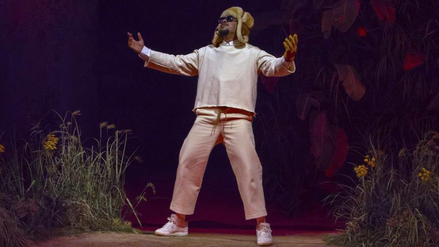 PETA denuncia que Bad Bunny exhibe gallinas durante show en Puerto Rico PETA denuncia que Bad Bunny exhibe gallinas durante show en Puerto Rico
