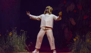 PETA denuncia que Bad Bunny exhibe gallinas durante su show en Puerto Rico