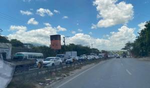 Accidente múltiple en autopista Joaquín Balaguer provoca congestión vehicular