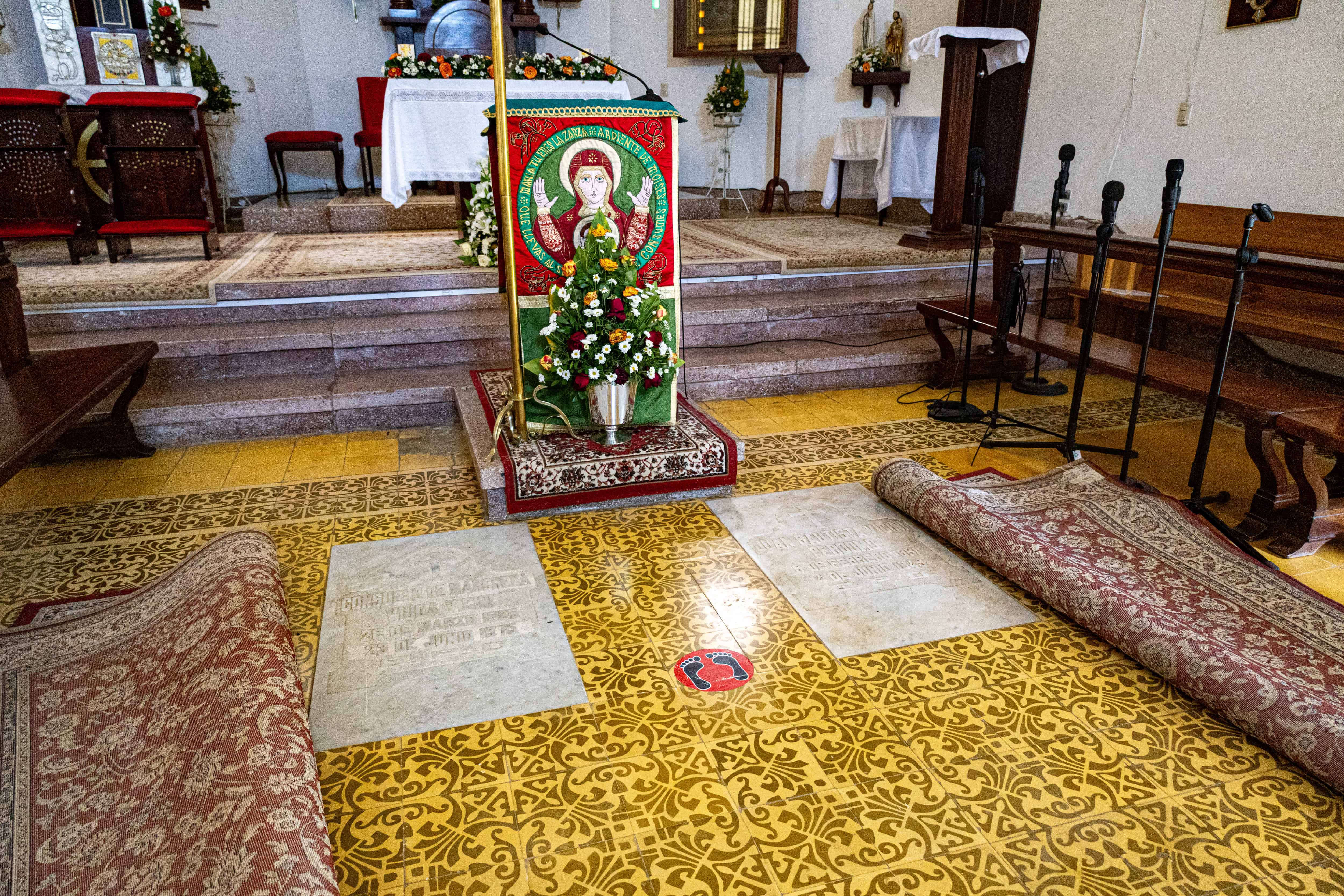 Donde descansan los restos de Juan Bautista Vicini Perdiomo y su esposa Consuelo de Marchena viuda Vicini, en la Igesia San Rafael Arcángel. 