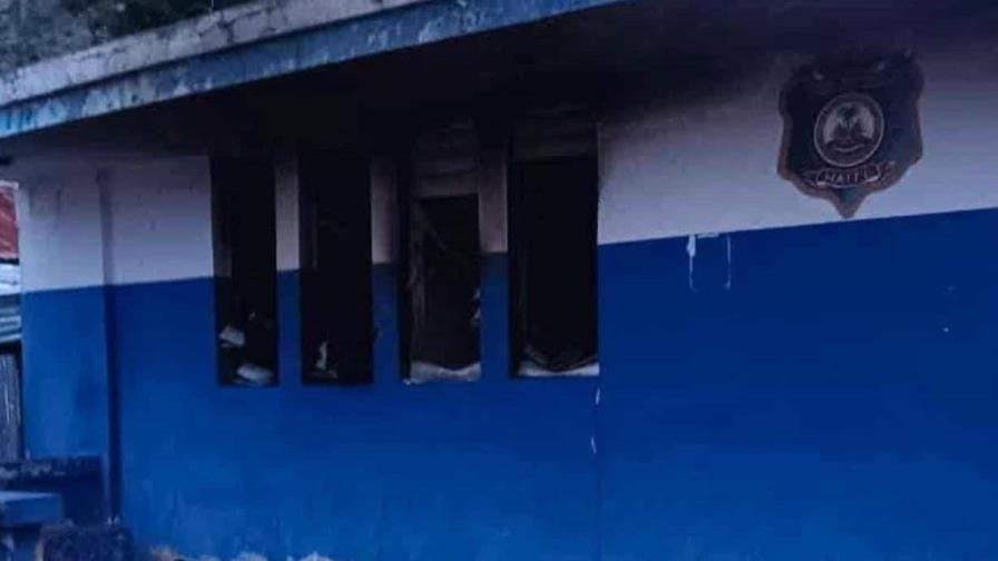 Bandas haitianas incendian comisaría y atacan histórica ciudad Marchand-Dessalines Bandas haitianas incendian comisaría y atacan histórica ciudad Marchand-Dessalines