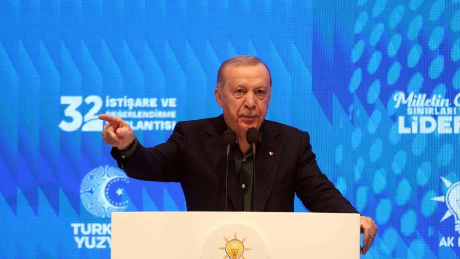 Erdogan dice a Putin que choques entre sirios en Al Sueida amenazan toda la región