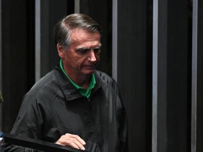 Policía Federal coloca tobillera electrónica a Jair Bolsonaro