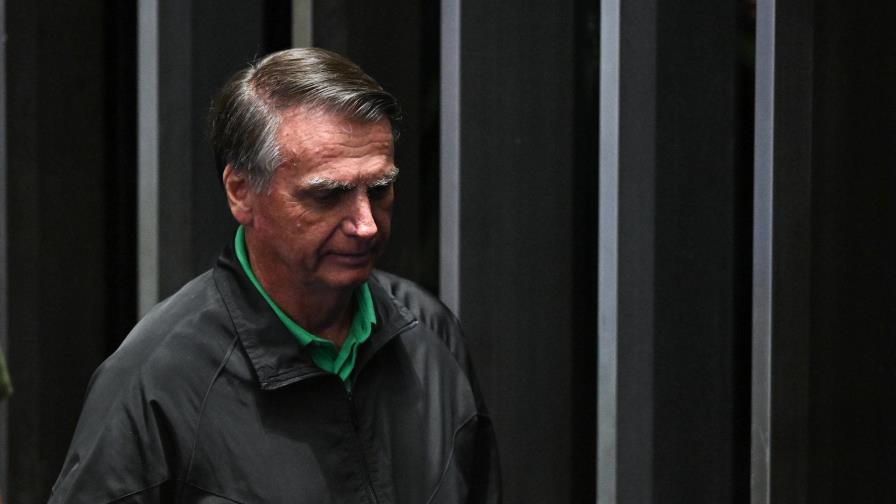 Bolsonaro es trasladado a la Policía Federal para colocarle una tobillera electrónica Bolsonaro es trasladado a la Policía Federal para colocarle una tobillera electrónica