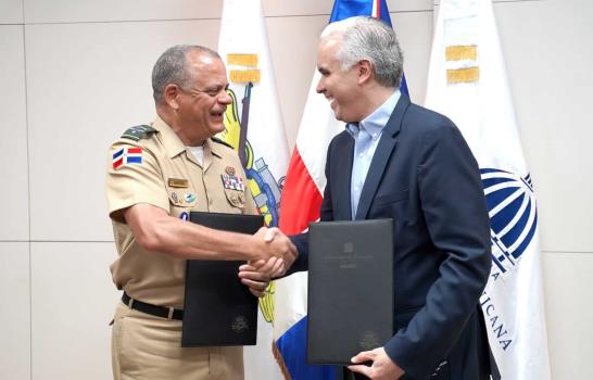 El Minerd y el Ministerio de Defensa fabricarán 150 mil butacas para el año escolar 2025-2026