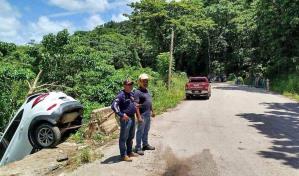 Tres personas heridas tras conductora perder el control y salirse de la vía en carretera Hato Mayor