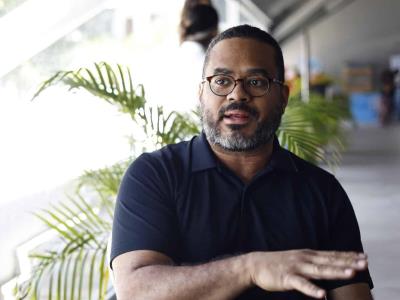 Aníbal Casso, creativo de Cotuí que ha trabajado con Beyoncé y Eminem