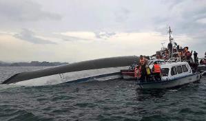 Al menos 18 muertos al volcar un barco turístico en Vietnam Al menos 18 muertos al volcar un barco turístico en Vietnam