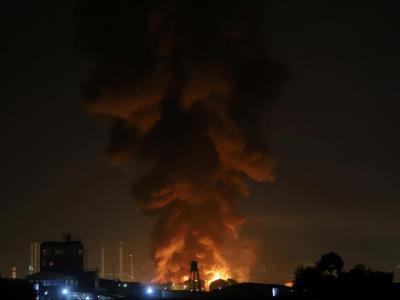 Un muerto en incendio en refinería de petróleo en Irán