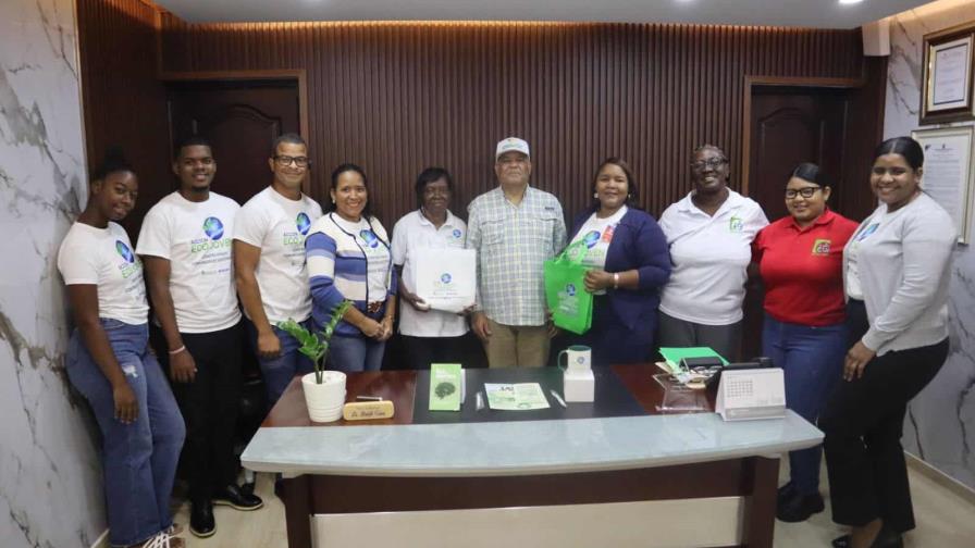 Reconocen al director de la Digecac por su apoyo al medioambiente y la juventud