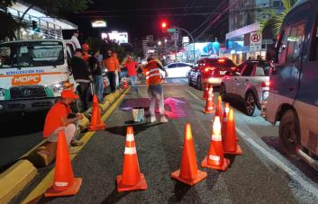 Obras Públicas comienza a borrar señales que permiten giros a la izquierda en la Tiradentes