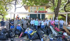 EE. UU. y RD se unen en limpieza de playa durante misión de buque hospital