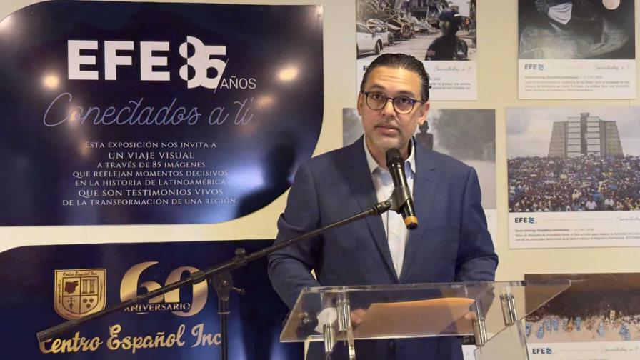 Conectados a ti, la muestra fotográfica de Efe traslada más de 80 años de historia a Santiago Conectados a ti, la muestra fotográfica de Efe traslada más de 80 años de historia a Santiago