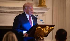 Trump exige a los Washington Commanders que recuperen su polémico nombre original Redskins