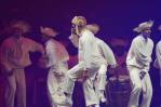 Bad Bunny arma la fiesta en su casa con un sentimiento de pertenencia
