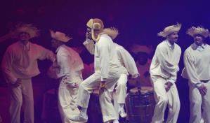 Bad Bunny arma la fiesta en su casa con un sentimiento de pertenencia