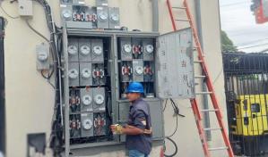 Edesur interviene plaza comercial y logra normalización de 15 usuarios