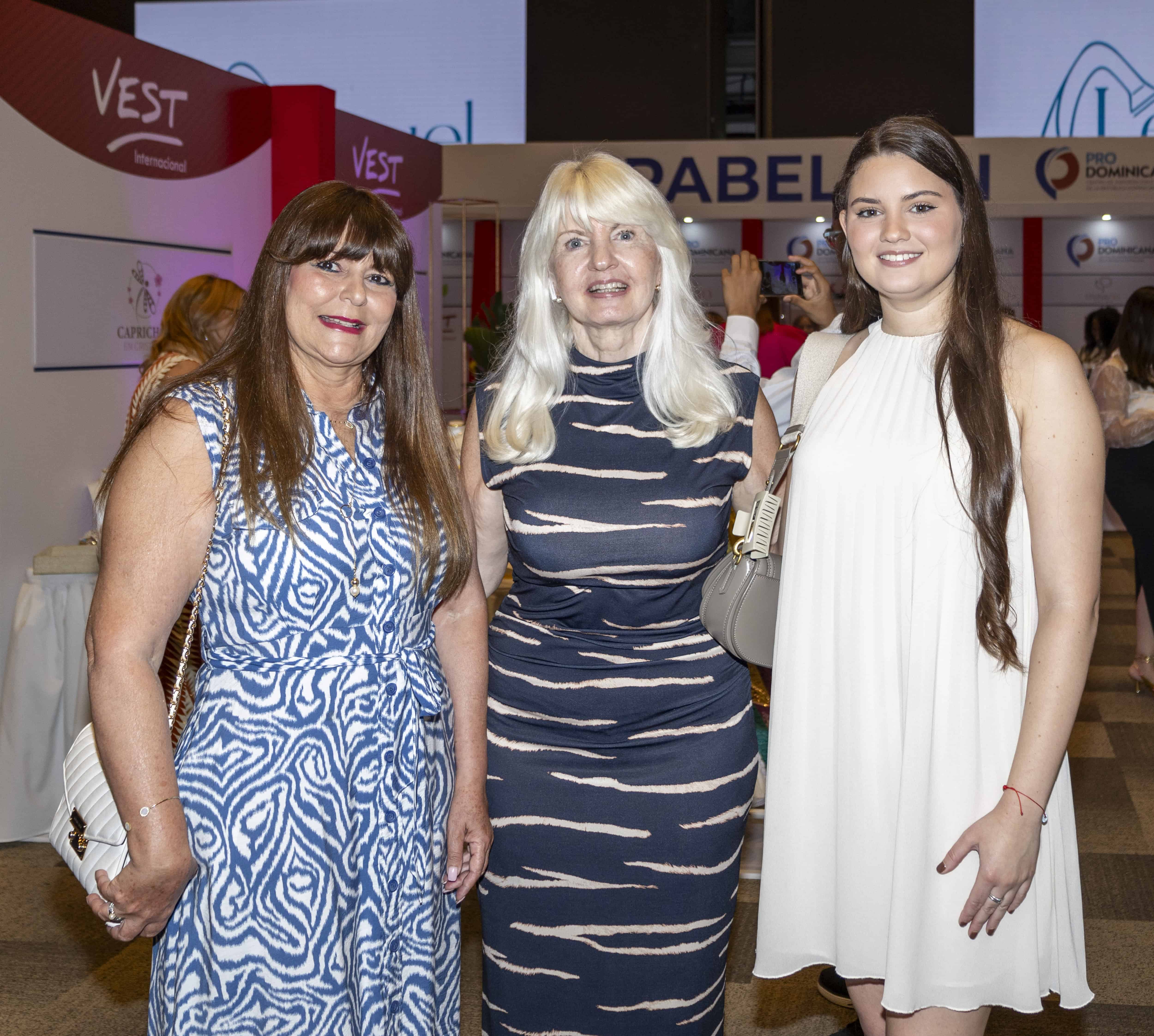 Rosario de Ortiz, Tatiana Ilyk y Katherine Mejía.