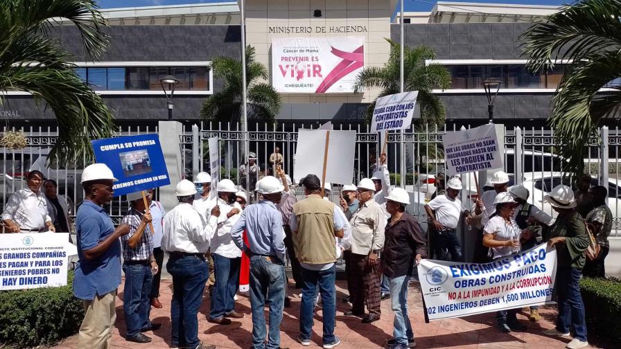 Contratistas reclaman al nuevo ministro de Hacienda el pago de deuda estatal por RD$336 millones Contratistas reclaman al nuevo ministro de Hacienda el pago de deuda estatal por RD$336 millones