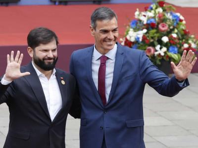 Pedro Sánchez llega a Chile para un foro por la democracia