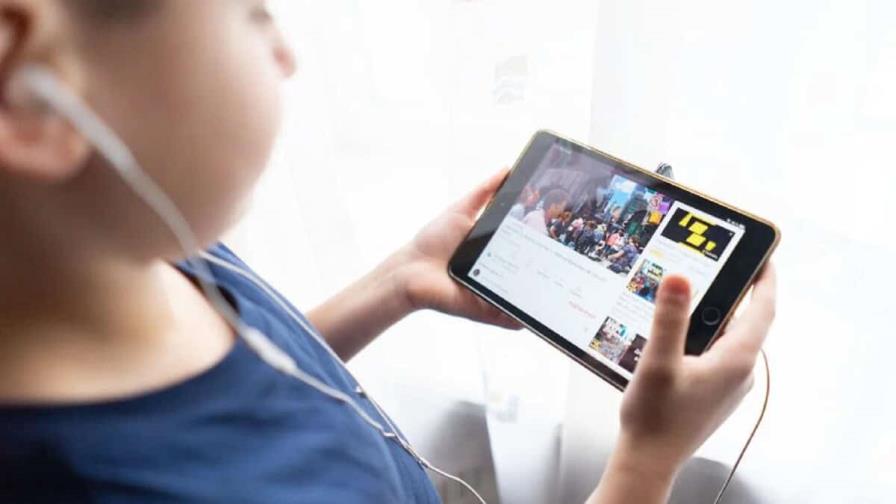 El uso del móvil antes de los 13 años compromete la salud mental