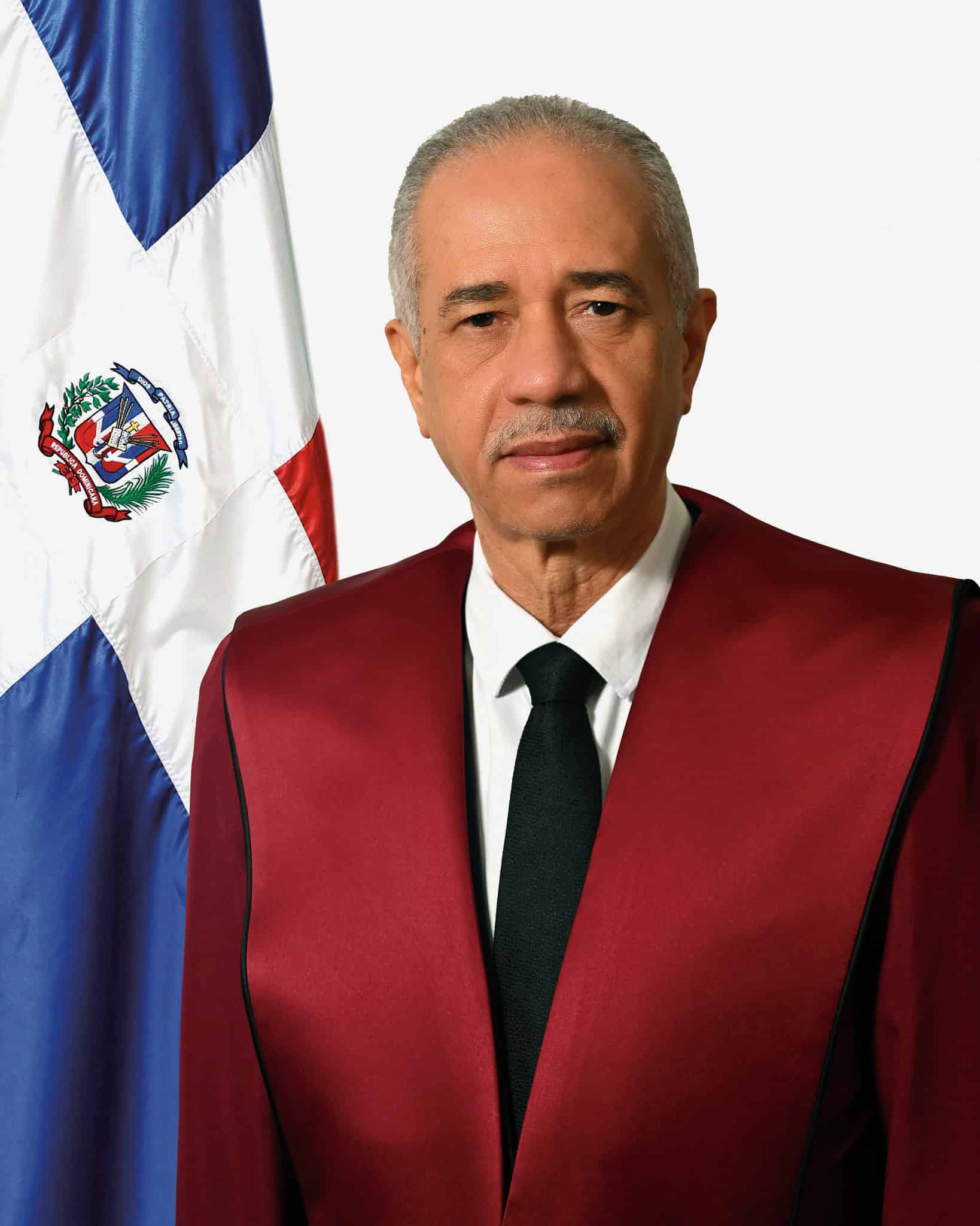 <div><strong>Domingo Gil </strong></div><div>Aprobado con voto salvado</div>