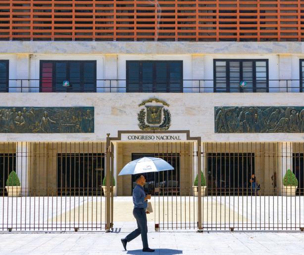 RD arrastra un inventario de leyes que se mantienen como simple literatura sobre el papel