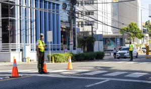 Primer lunes de la prohibición del giro a la izquierda en la Tiradentes con opiniones diversas