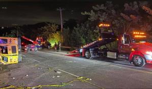 Cerca de 100 personas viajaban en el autobús que se estrelló dejando cinco muertos