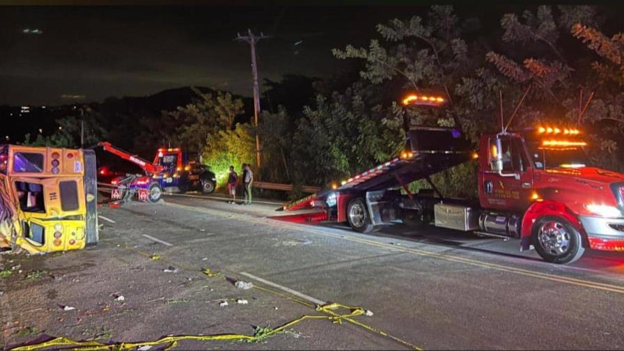 Cerca de 100 personas viajaban en el autobús que se estrelló dejando cinco muertos Cerca de 100 personas viajaban en el autobús que se estrelló dejando cinco muertos
