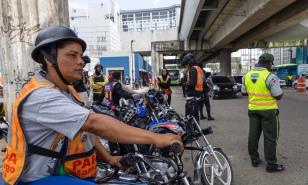 Jennifer Mateo: panadera, vendedora de ropa y ahora motoconcho, todo para darle un futuro a su hija