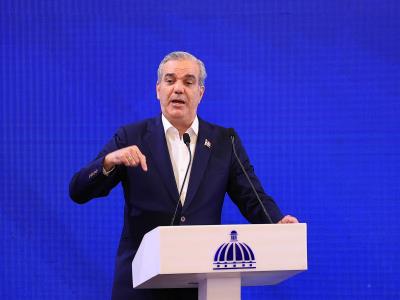 Abinader: “Yo me hago mis chequeos médicos aquí”