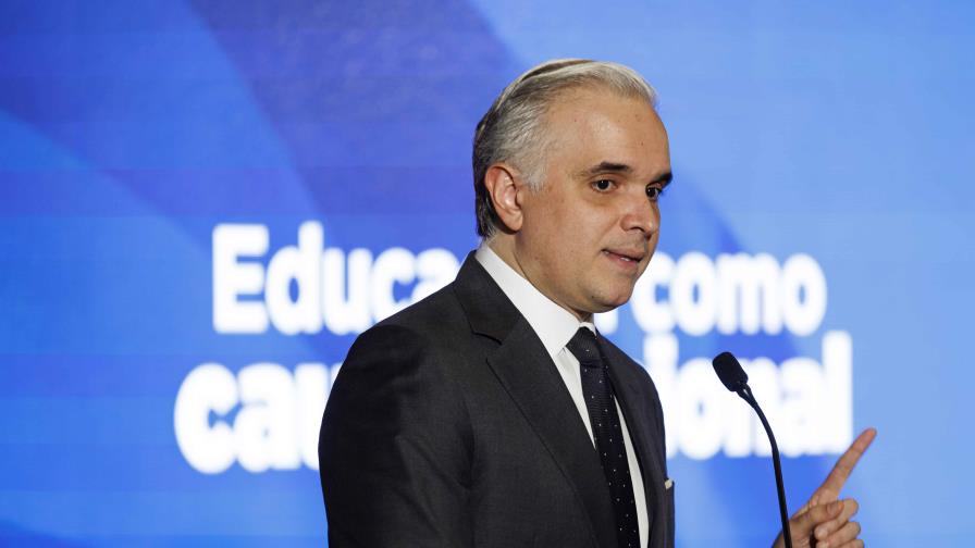 De Camps confirma el regreso de la educación moral y cívica para el año escolar 2025-2026