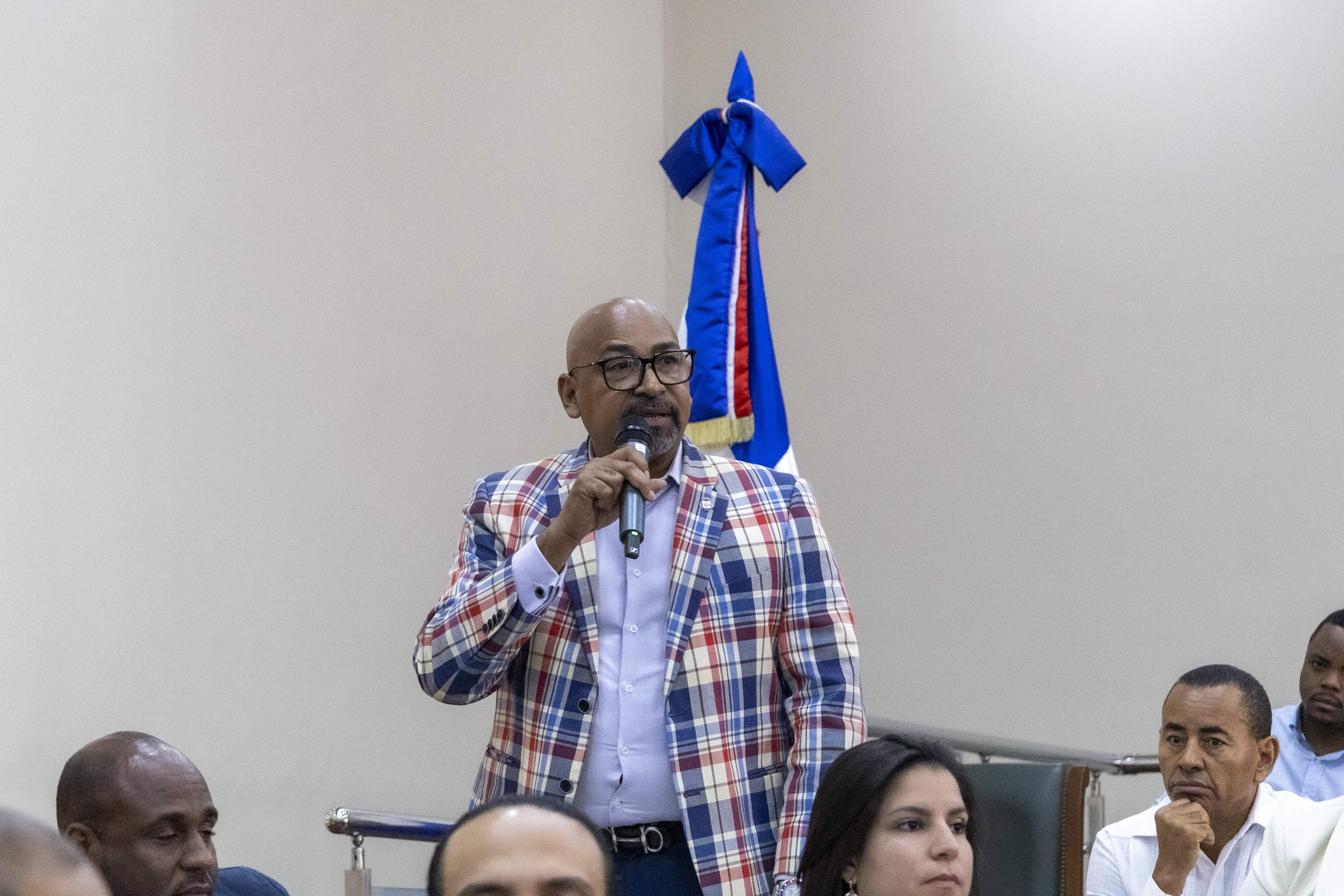 Julio César Martínez expuso el tema del regidor en la sesión