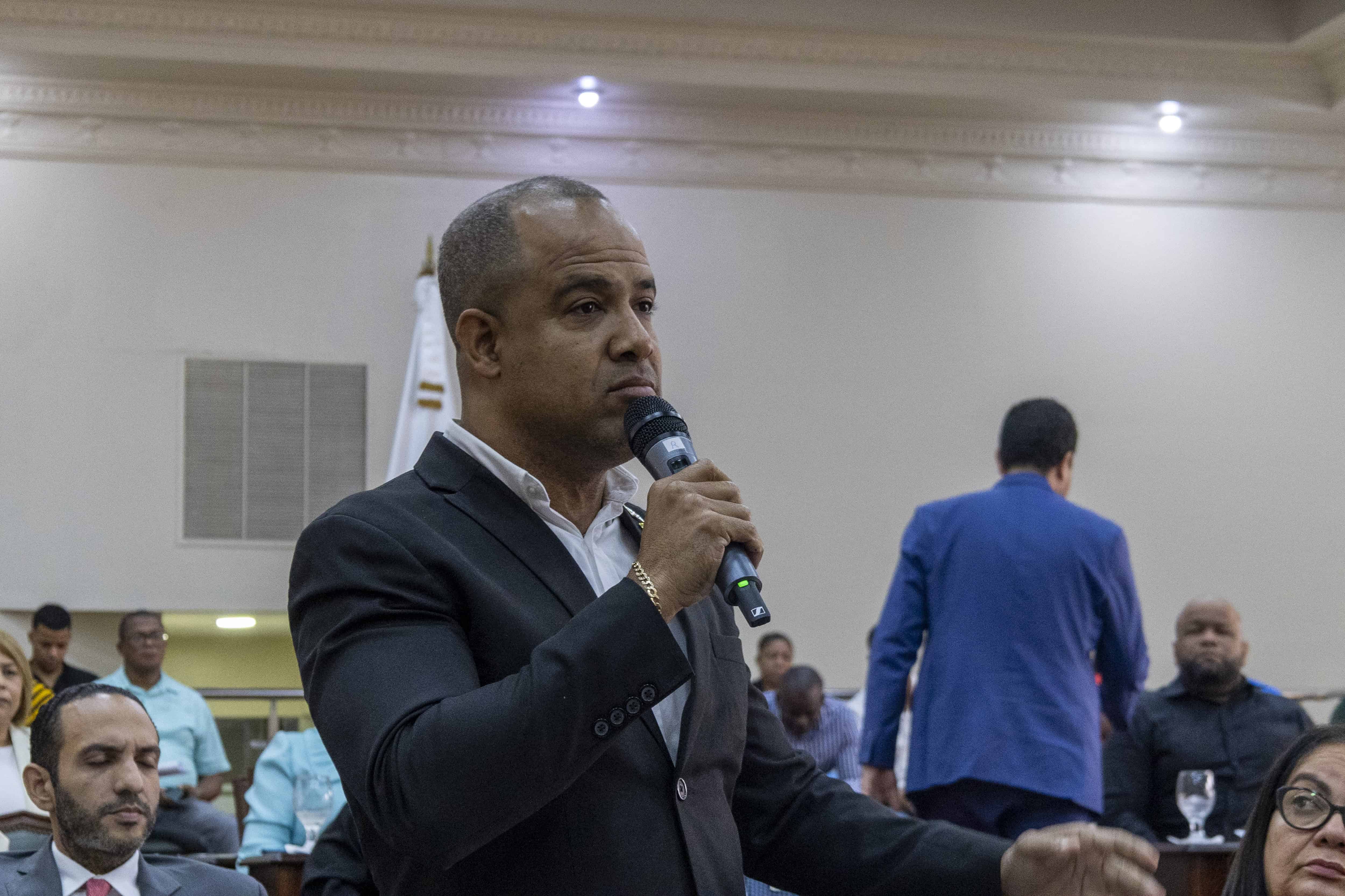 Elías Reynoso, regidor del PRM y otro de los que apoyó la suspensión de Herrera.