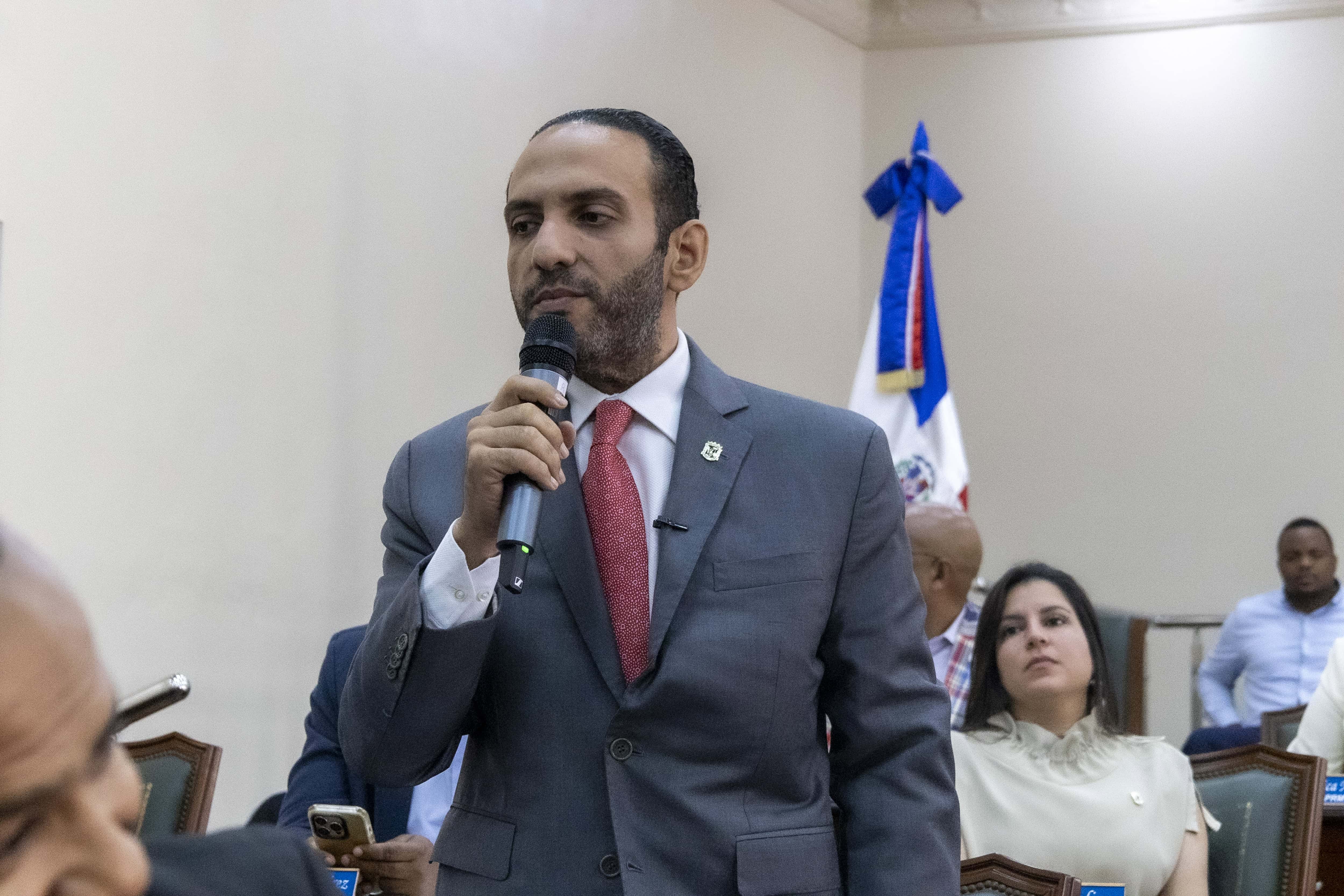 Giancarlos Vega llamó a ser prudente en el tema del regidor preso en Estados Unidos.