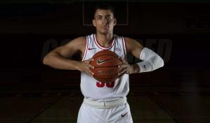 El jugador de origen dominicano Chris Mañon firmó contrato de doble vía con los Lakers